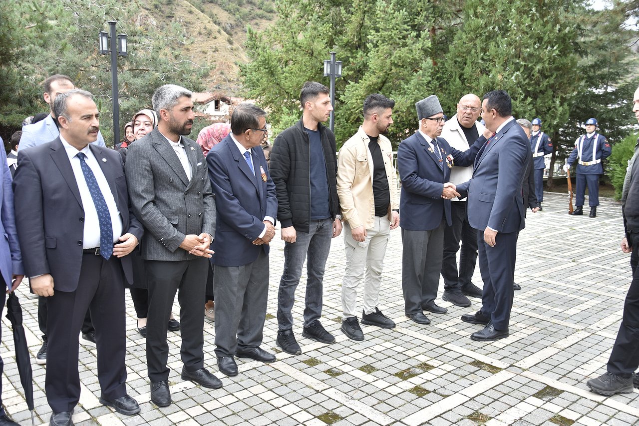 BAKANIMIZ, 19 EYLÜL GAZİLER GÜNÜ ÇELENK SUNMA TÖRENİ VE KAHVALTI PROGRAMINA KATILDI