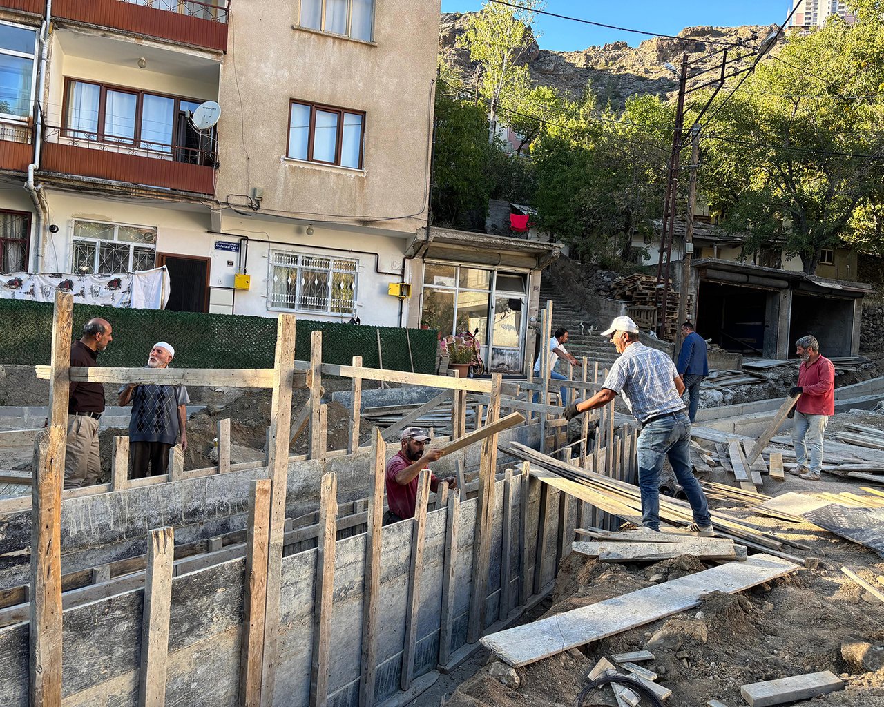 BAŞKANIMIZ, HASANBEY, AKÇAKALE, ÇAMLICA MAHALLELERİMİZ İLE TANJANT YOLUNDAKİ ÇALIŞMALARI İNCELEDİ