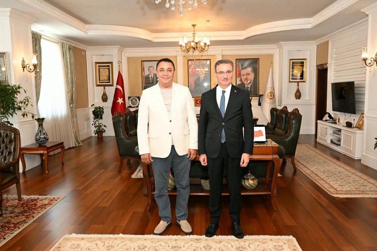BAŞKANIMIZ, ERZURUM VALİSİ SAYIN AYDIN BARUŞ’U MAKAMINDA ZİYARET ETTİ