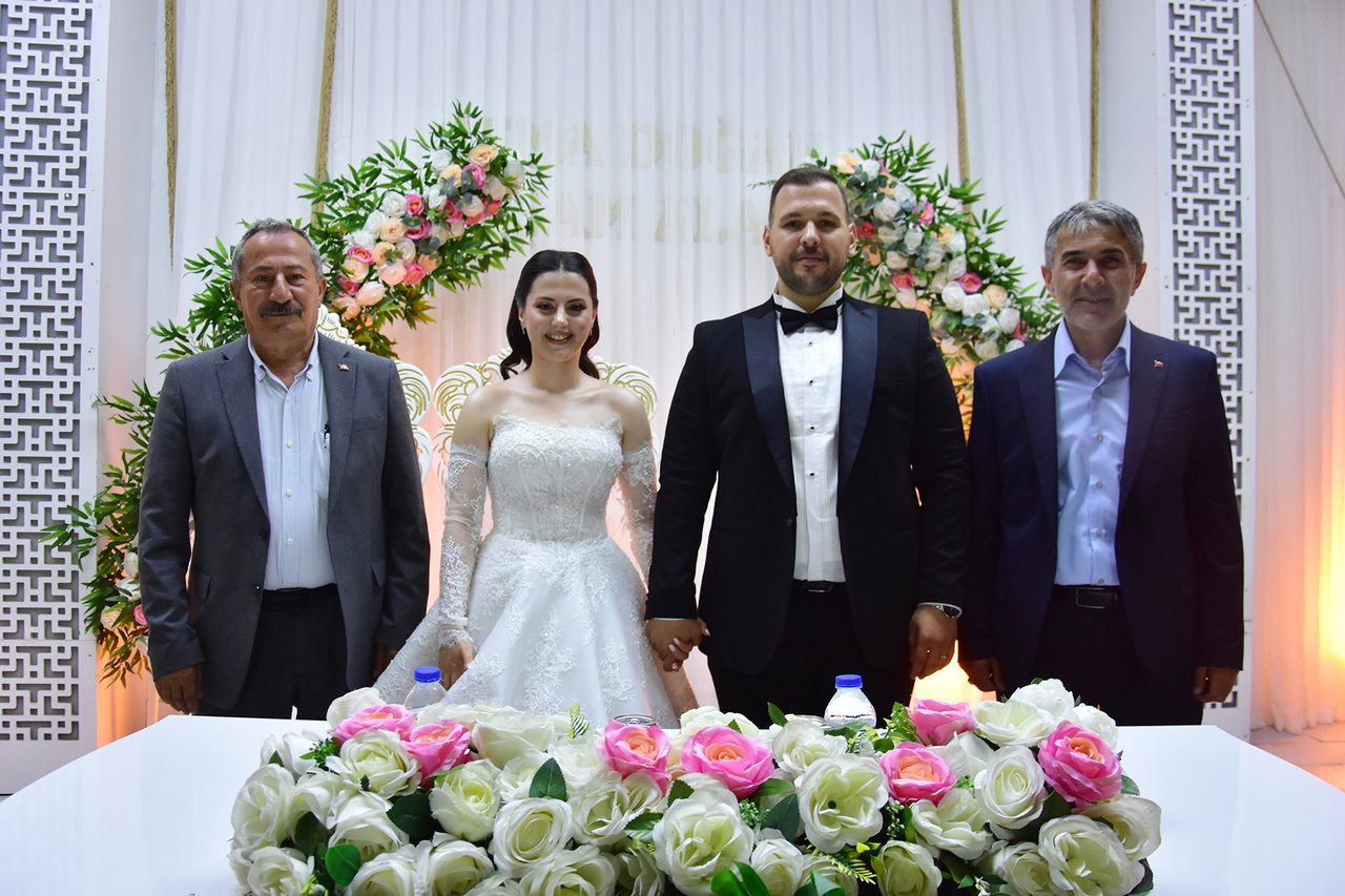 BELEDİYE BAŞKAN VEKİLİMİZ ÖMER COŞKUN CANSEL KURT VE EREN KELEŞ’İN DÜĞÜNÜNE KATILDI