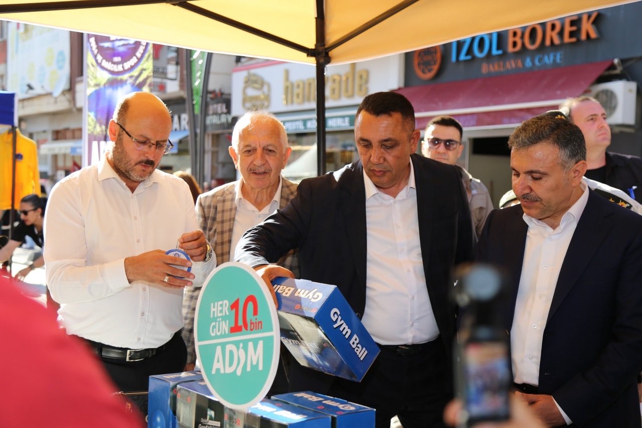 GÜMÜŞHANE KÜLTÜR SANAT TANITIM GÜNLERİ'NİN 1. GÜNÜ  YOĞUN KATILIMLA TAMAMLANDI