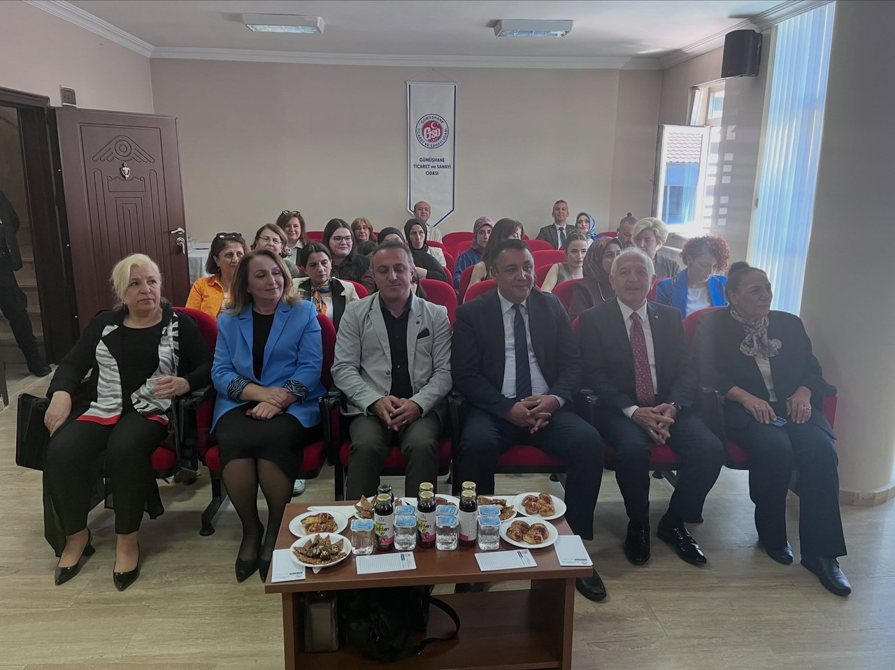 BAŞKANIMIZ, ZİRVEDE KADIN VAR PROGRAMINA KATILDI