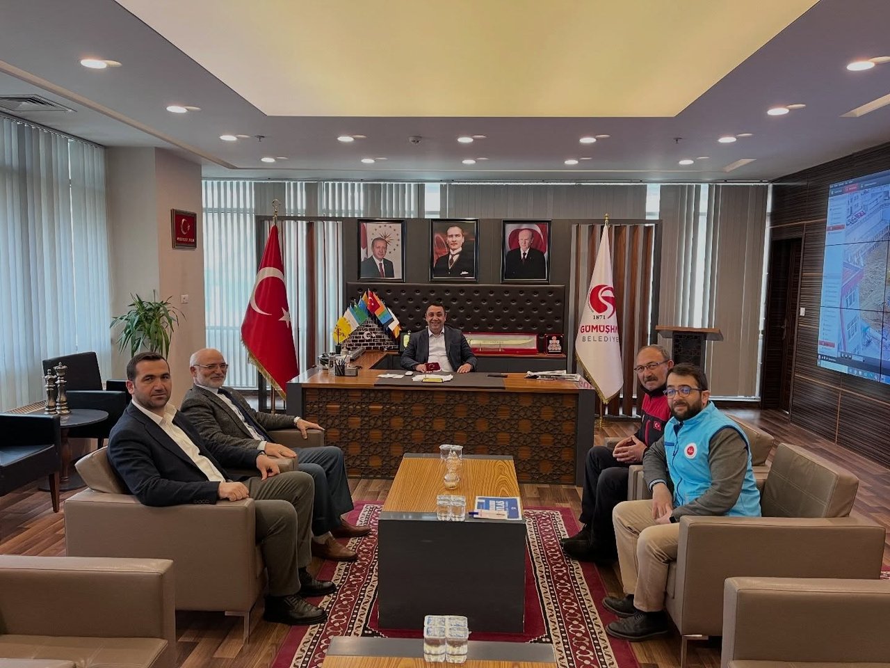 BAŞKANIMIZ MİSAFİRLERİNİ AĞIRLADI
