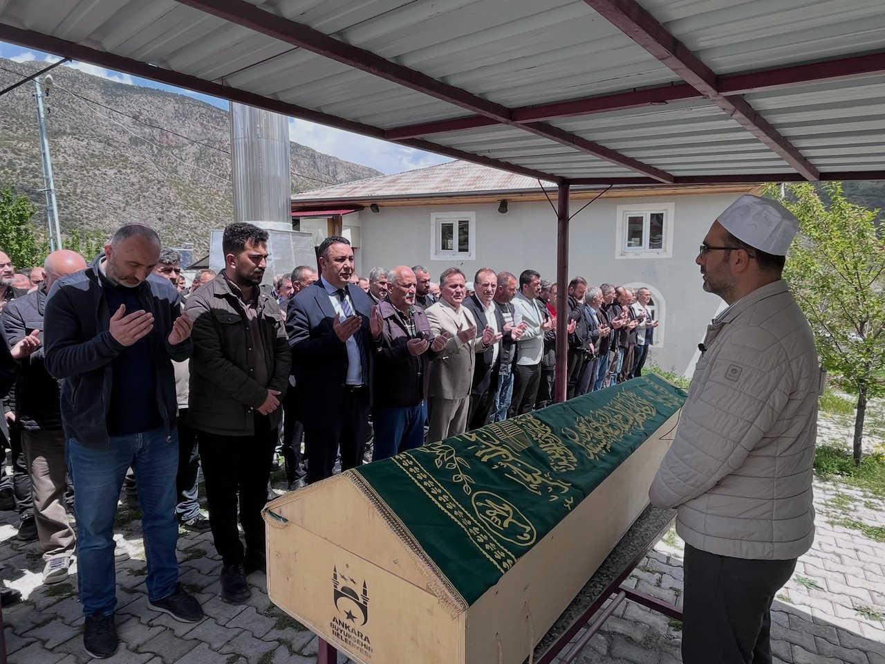 BAŞKANIMIZ, İLİMİZ ÖVÜNDÜ KÖYÜ SAKİNLERİNDEN HÜSEYİN MİLLET’İ EBEDİYETE UĞURLADI