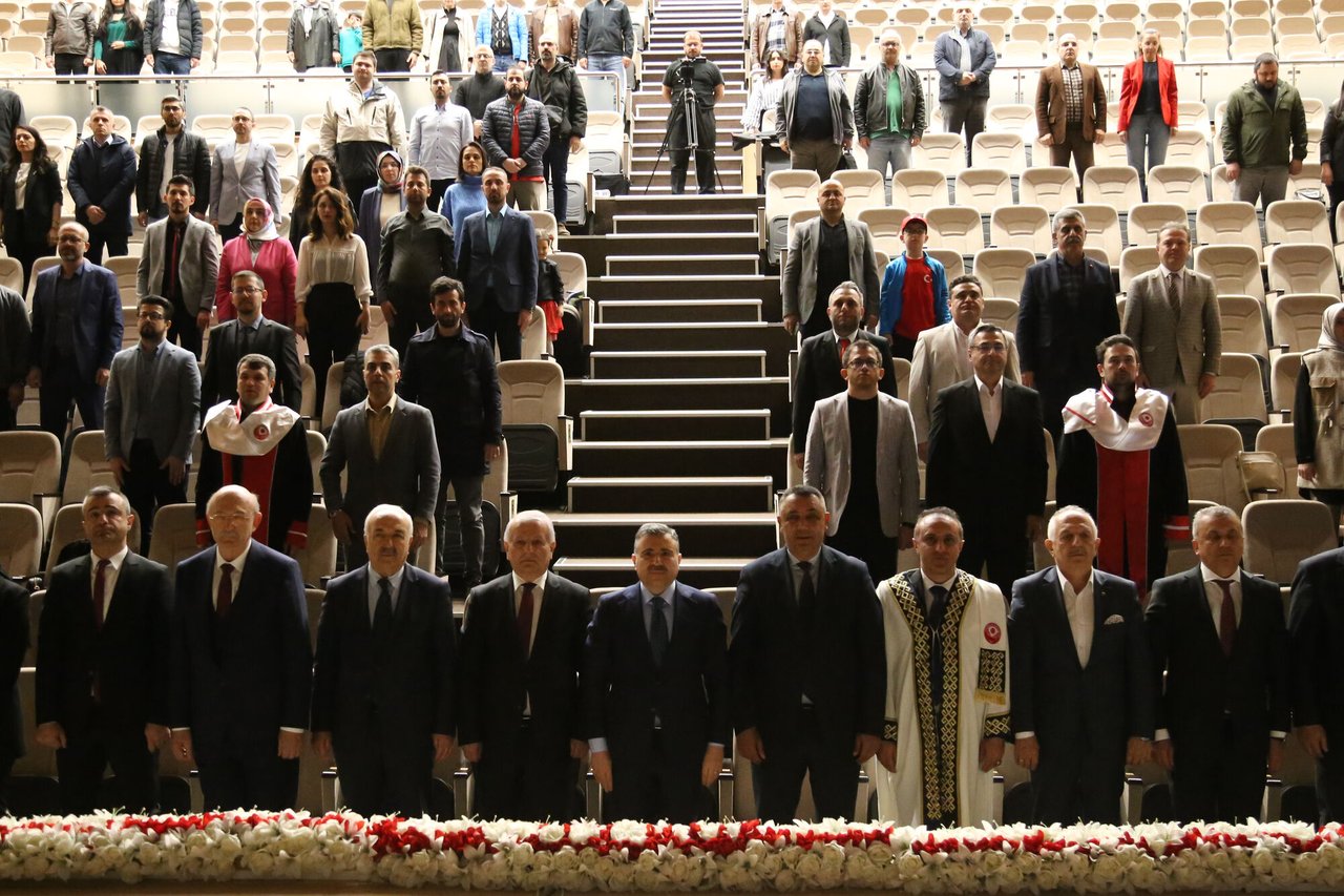 BAŞKANIMIZ, GŞÜ AKADEMİK TEŞVİK ÖDÜLLERİ VE PROFESÖRLÜK BERAT TÖRENİ’NE KATILDI