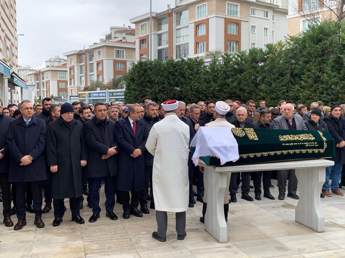 BAŞKANIMIZ, 26. VE 27. DÖNEM MİLLETVEKİLİMİZ HACI OSMAN AKGÜL’ÜN ANNESİNİN CENAZE TÖRENİNE KATILDI