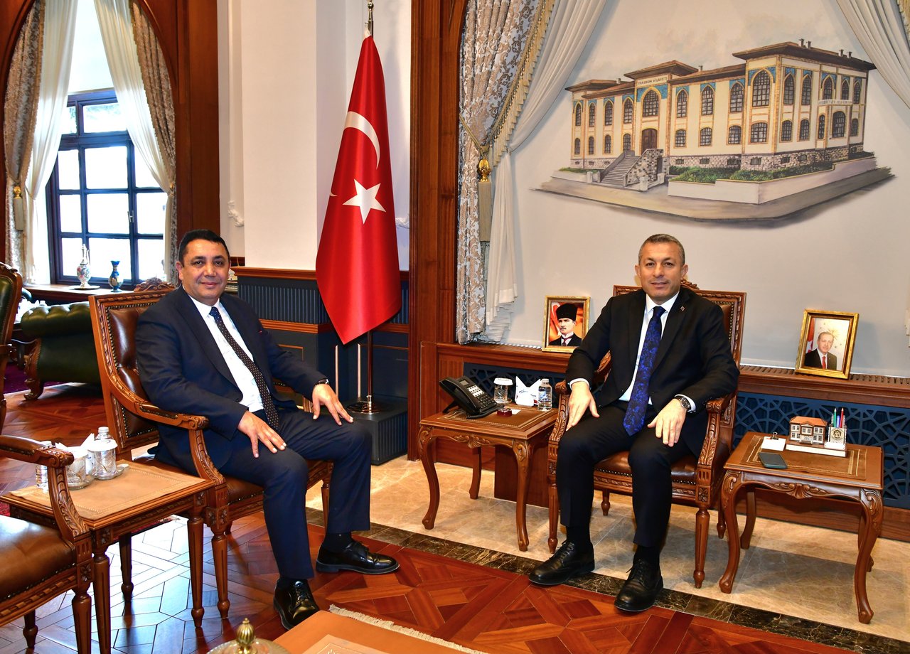 BAŞKANIMIZDAN YOĞUN GÜN, ZİYARETLER VE HİZMET-İŞ TRABZON ŞUBE GENEL KURUL TOPLANTINA KATILDI