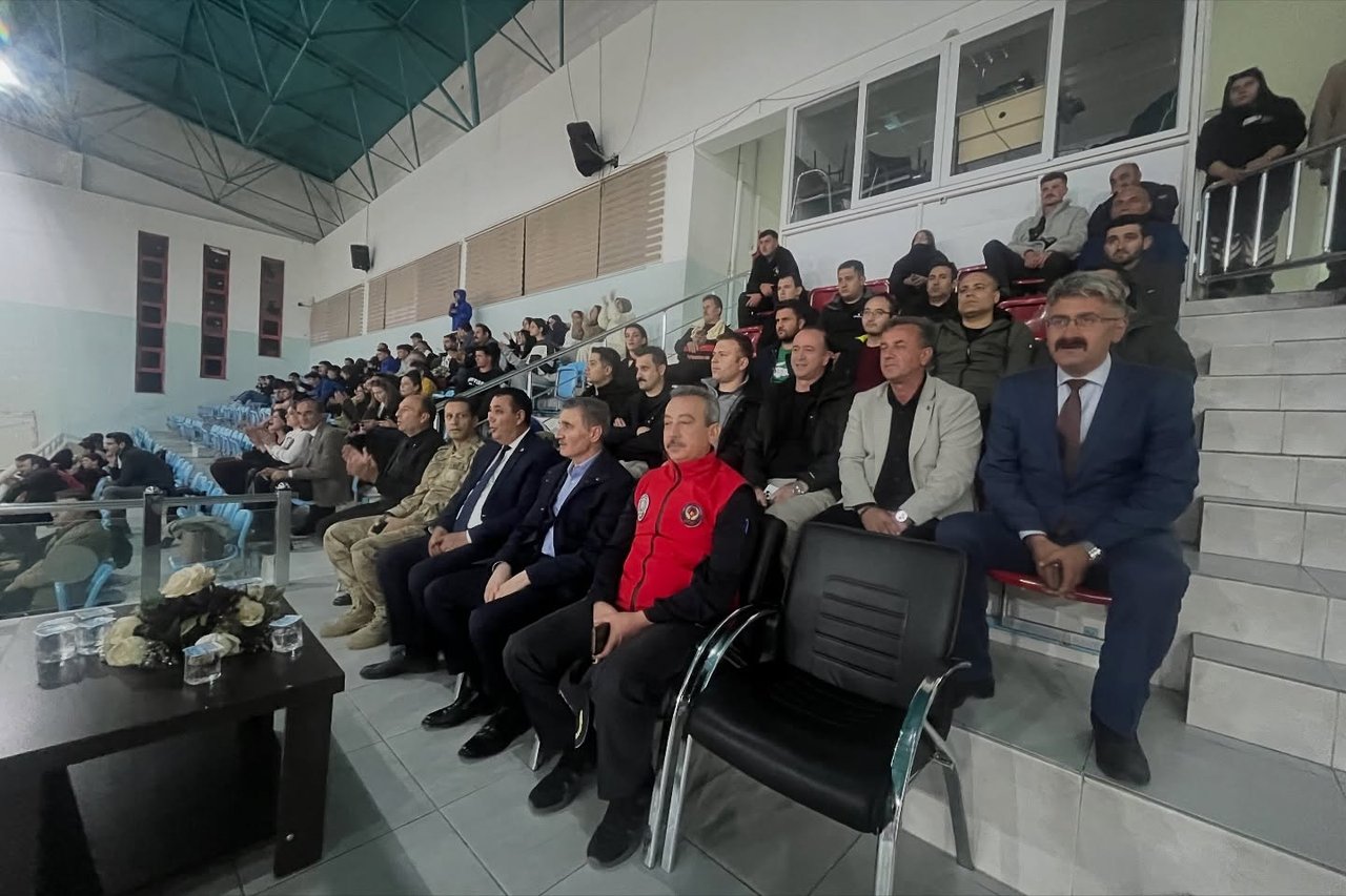 BAŞKANIMIZ, KAMU SPOR OYUNLARI VOLEYBOL FİNAL MÜCADELESİNİ İZLEDİ