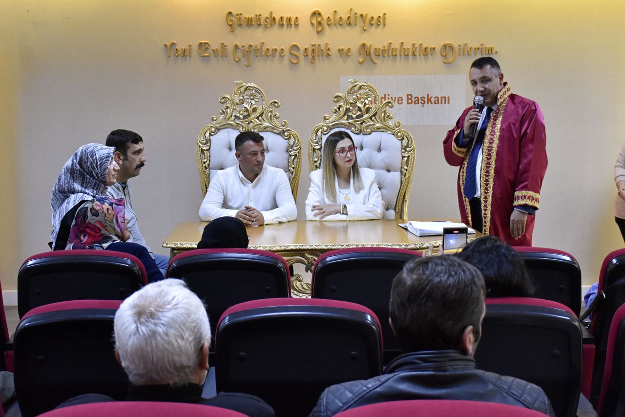BAŞKANIMIZ, SEMANUR AKKURT VE REŞİT BAYRAM ALTAN KARDEŞLERİMİZİN NİKAH AKDİNİ GERÇEKLEŞTİRDİ