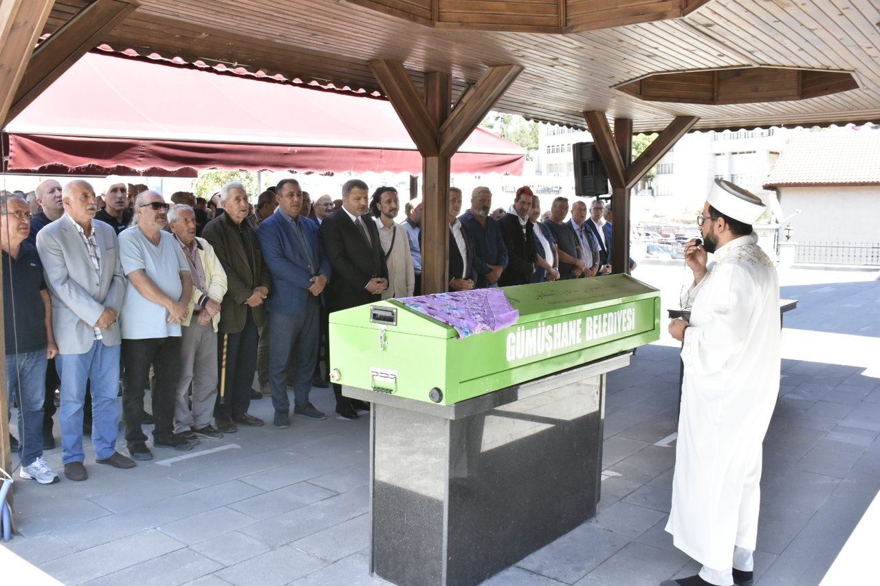 BAŞKANIMIZ, GÖKSER KOLOTOĞLU’NU EBEDİYETE UĞURLADI, ASFALT VE SU ŞEBEKE HATTI ÇALIŞMALARINI İNCELEDİ