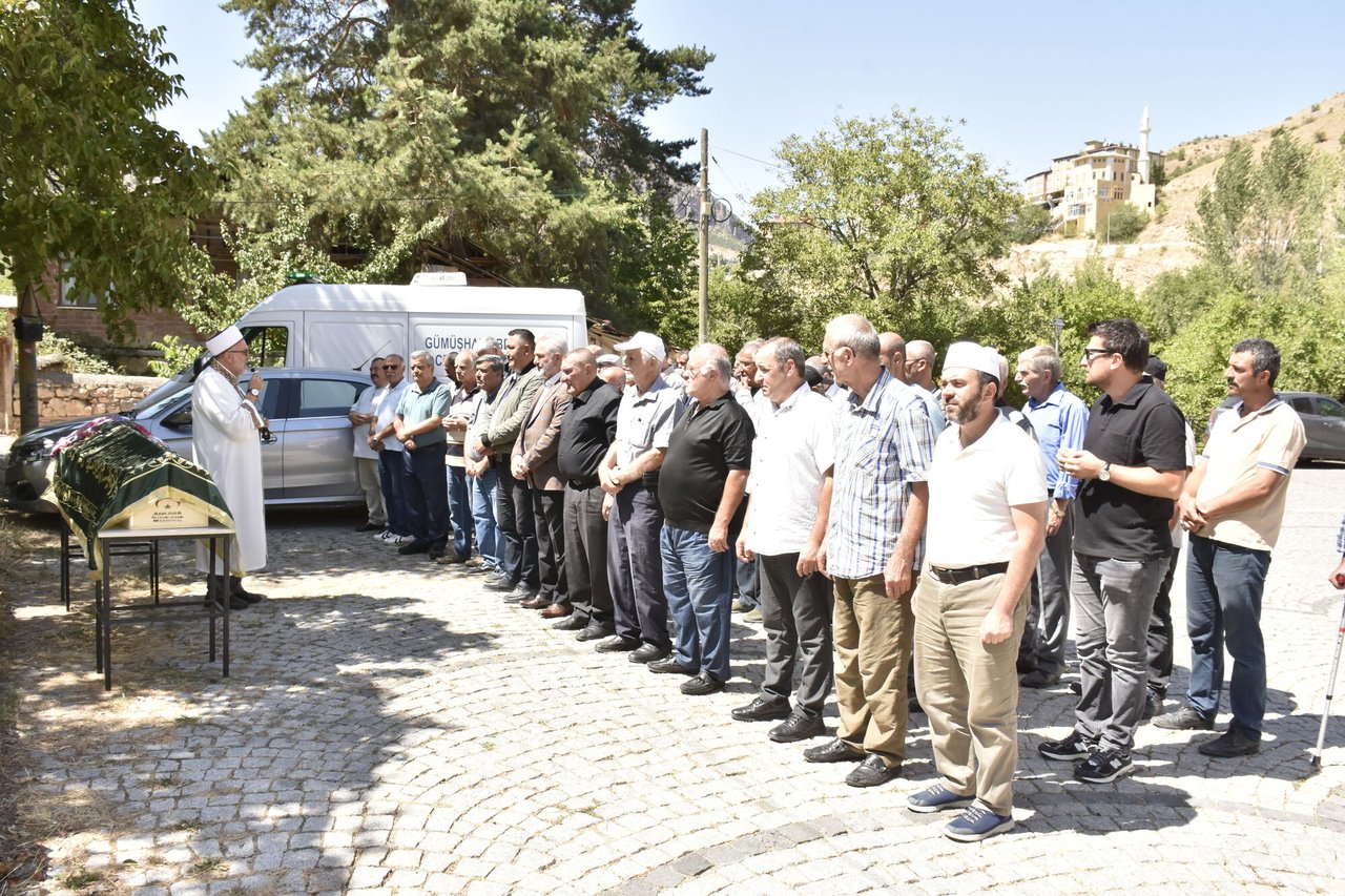 BAŞKANIMIZ, İLİMİZ BAĞLARBAŞI MAHALLESİ SAKİNLERİNDEN EMİNE KARAARSLAN'I EBEDİYETE UĞURLADI