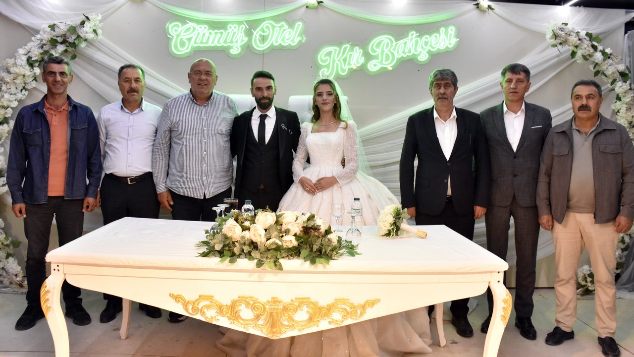 BAŞKAN YARDIMCIMIZ NECATİ YILMAZ, AYLA EREN VE İBRAHİM DEMİR ÇİFTİNİN DÜĞÜNÜNE KATILDI