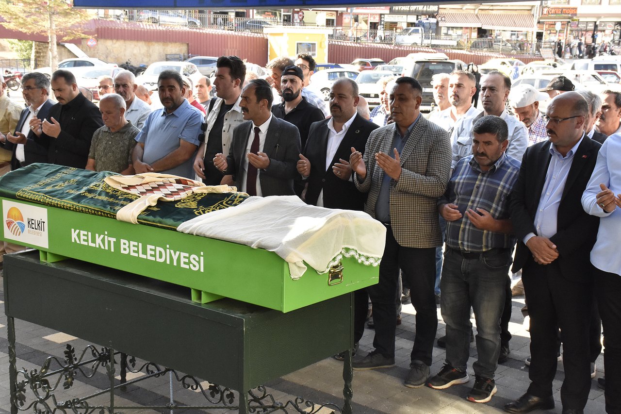 BAŞKANIMIZ, ÜLKÜCÜ ŞEHİDİMİZ FUAT ALTUN’UN KIYMETLİ ANNESİ EMRİYE ALTUN'U EBEDİYETE UĞURLADI