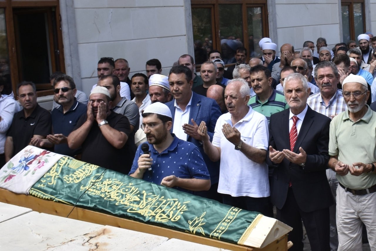 BAŞKANIMIZ, İLİMİZ DÖLEK KÖYÜ SAKİNLERİNDEN SEHER ARI'YI EBEDİYETE UĞURLADI