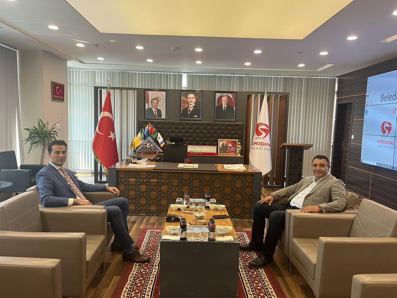 BAŞKANIMIZ GÜMÜŞHANE CUMHURİYET BAŞSAVCIMIZ SAYIN ZİYA BURAK GÜRGAH’I BELEDİYEMİZDE AĞIRLADI