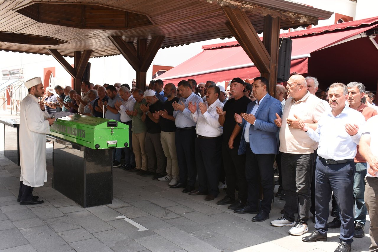 BAŞKANIMIZ, TORUL İLÇEMİZ GÜVEMLİ KÖYÜ SAKİNLERİNDEN HACI ELMAS ÇAKICI’YI EBEDİYETE UĞURLADI