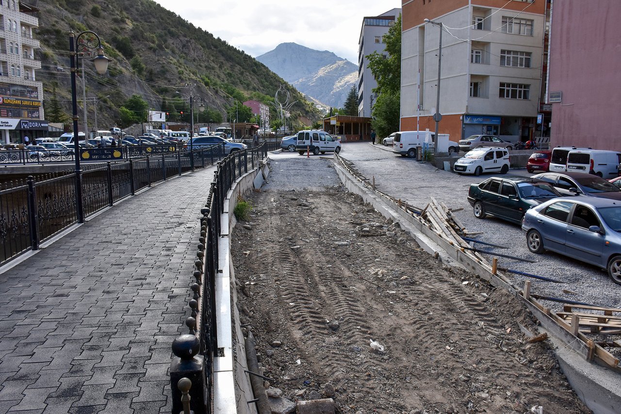 BAŞKANIMIZ, YENİ BAĞLANTI YOLU ASFALTLAMA ÇALIŞMALARINI İNCELEDİ, NİŞAN MERESİMİNE KATILDI