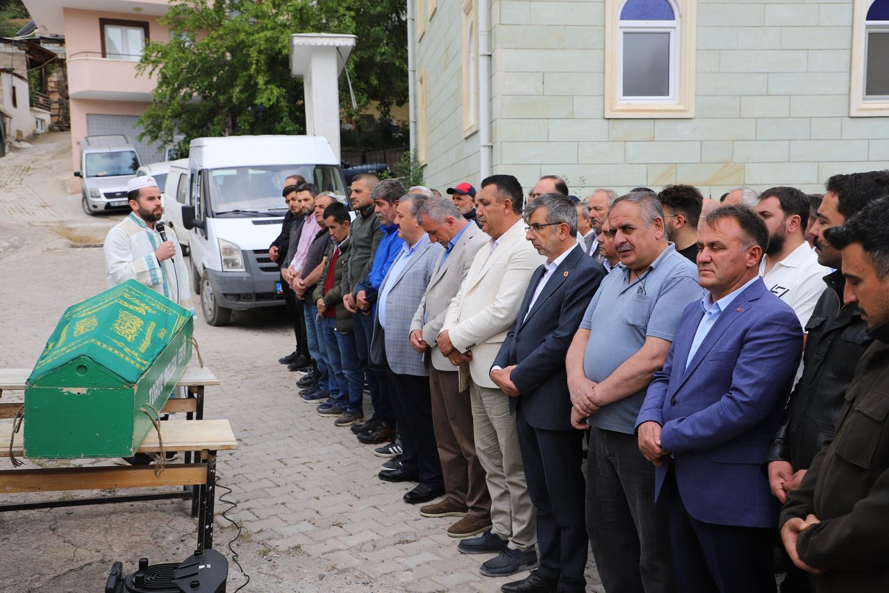 BAŞKANIMIZ, İLİMİZ TORUL İLÇESİ ALTINPINAR KÖYÜ SAKİNLERİNDEN KEMAL YAVUZ’U EBEDİYETE UĞURLADI