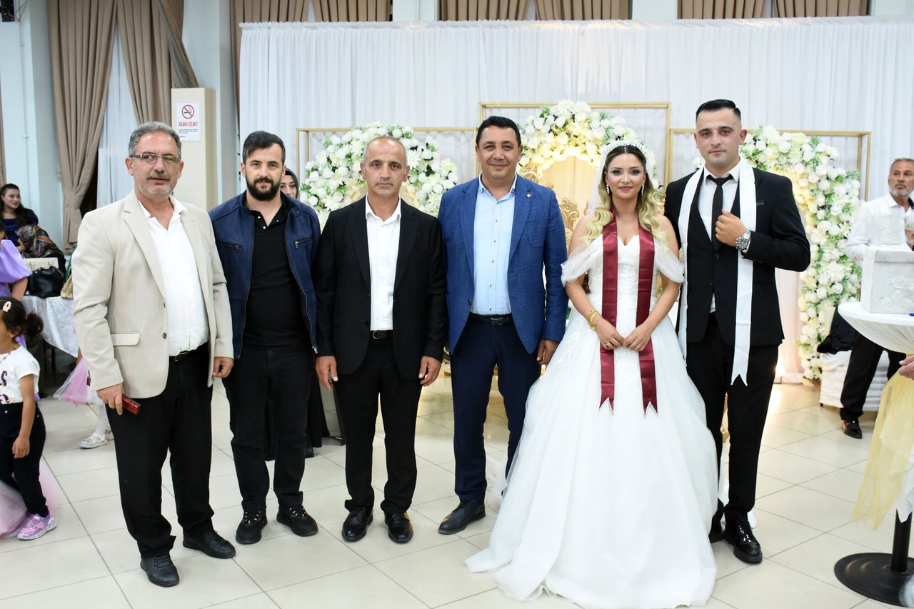 BAŞKANIMIZ, DENİZ AKBULUT VE BEKİR BIÇAKÇI KARDEŞLERİMİZİN DÜĞÜN TÖRENİNE KATILDI