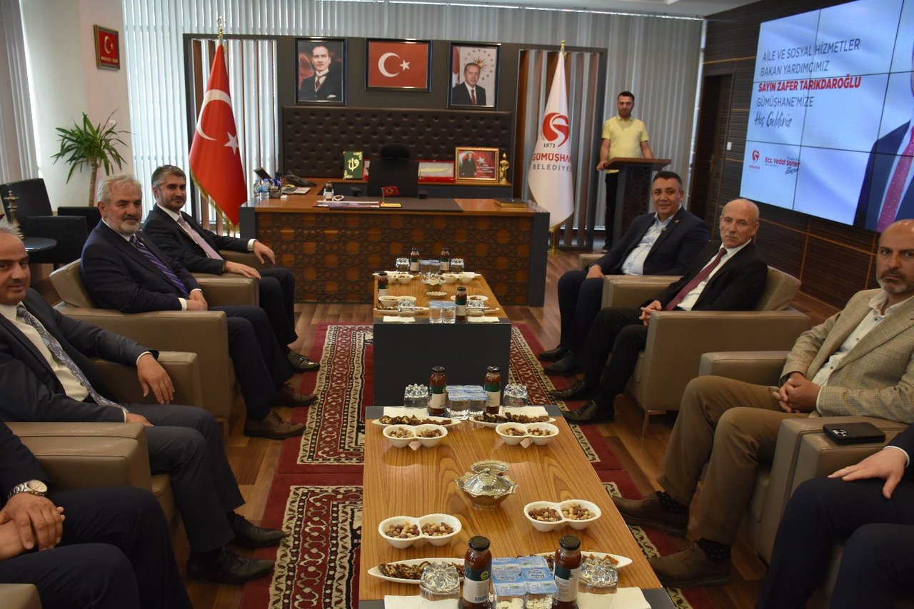 BAŞKANIMIZ, AİLE VE SOSYAL HİZMETLER BAKAN YARDIMCIMIZ SAYIN ZAFER TARIKDAROĞLU’NU AĞIRLADI