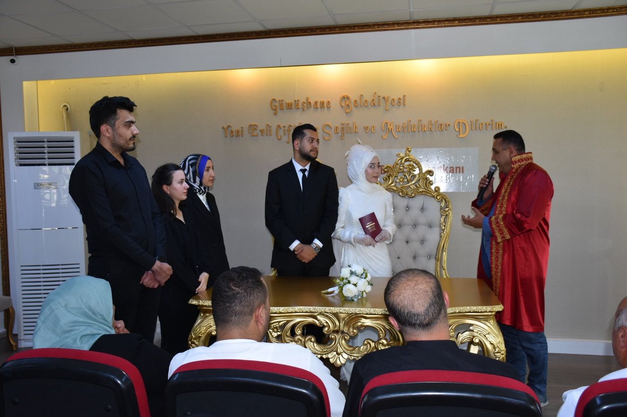 BAŞKANIMIZ, BAŞKANIMIZ, BÜŞRA ASLAN VE MEHMET NURİ KAZAK ÇİFTİNİN NİKAH AKİTLERİNİ GERÇEKLEŞTİRDİ