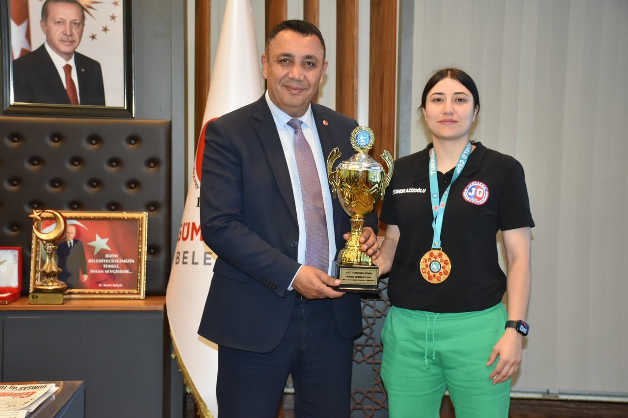 BAŞKANIMIZ, FEYZANUR AZİZOĞLU VE KELKİT İLÇE BAŞKANIMIZ ŞAHİN DEMİR’E ZİYARETLERİ İÇİN TEŞEKKÜR ETTİ