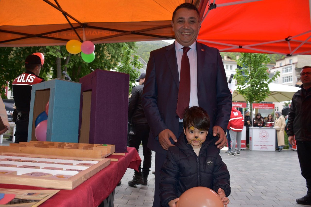 BAŞKANIMIZ, 15 MAYIS AİLE GÜNÜ KAPSAMINDA, DÜZENLENEN AİLE GÜNÜ KORTEJ YÜRÜYÜŞÜNE KATILDI