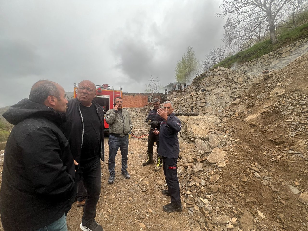 BAŞKANIMIZ, ATALAR KÖYÜNÜ YANGINDAN SONRA ZİYARET ETTİ