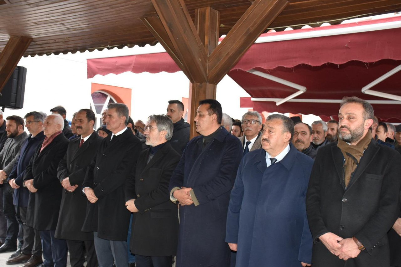 BAŞKANIMIZ, HACI ŞÜKRÜ ÜLKER’İ EBEDİYETE UĞURLADI, TAZİYE VE HAYIRLI OLSUN ZİYARETİNDE BULUNDU