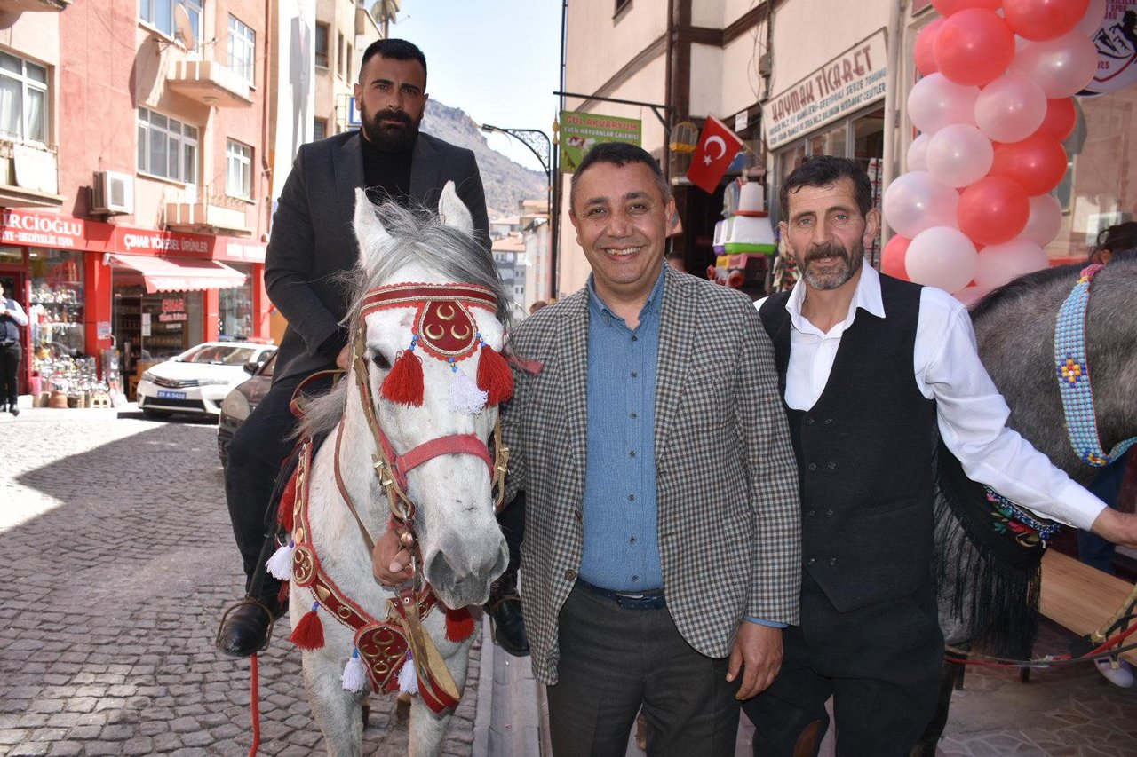 BAŞKANIMIZ, RAHVAN BİNİCİLİK VE ATLI SPOR KULÜBÜNÜN AÇILIŞ TÖRENİNE KATILDI