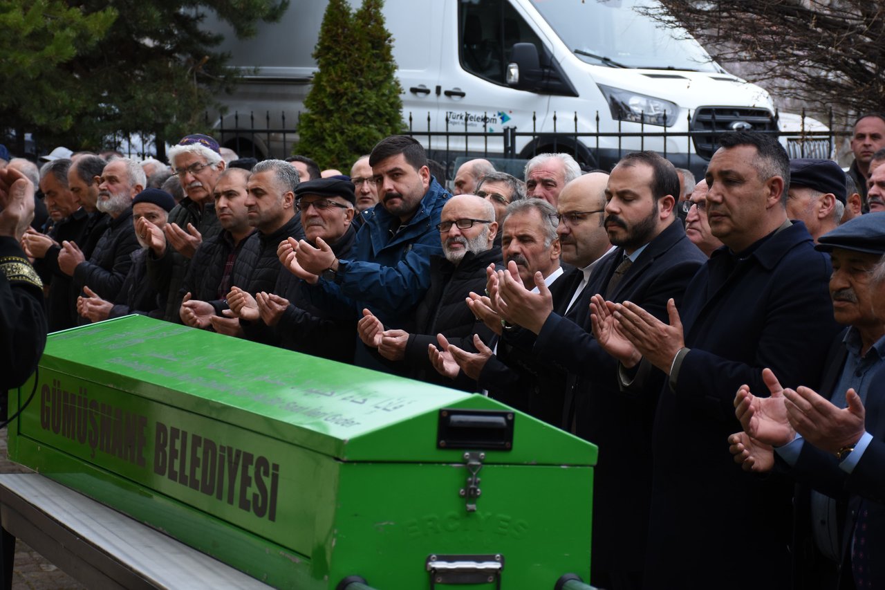 BAŞKANIMIZ, İLİMİZ PİRAHMET KÖYÜ SAKİNLERİNDEN FATMA FIÇICI'YI EBEDİYETE UĞURLADI