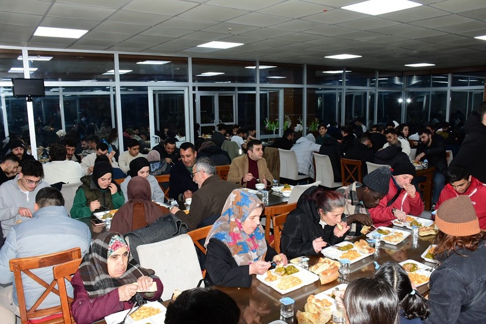 BELEDİYEMİZ, SUNDUĞU HİZMETLERLE KENTTE DAYANIŞMANIN EN GÜZEL ÖRNEKLERİNİ SERGİLEMEYE DEVAM EDİYOR