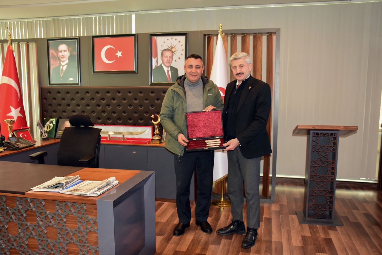 ARAKLI BELEDİYE BAŞKANIMIZ DR. HÜSEYİN AVNİ COŞKUN ÇEBİ’DEN BAŞKANIMIZA ZİYARET