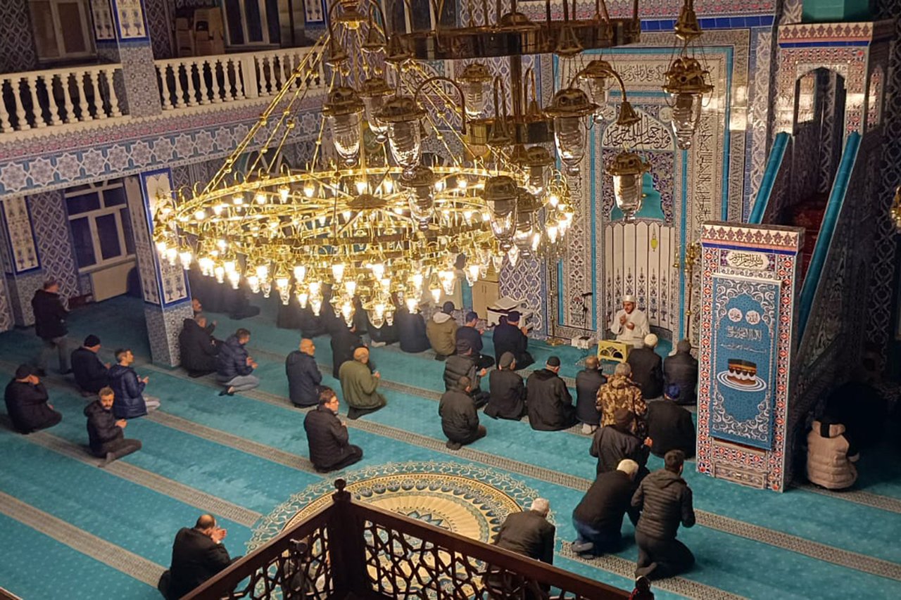 BAŞKANIMIZ, MERHUM ÜLKÜDAŞLARIMIZ BİLAL ATEŞ VE TURGUT SAĞIR İÇİN LOKMA İKRAMINDA BULUNDU.