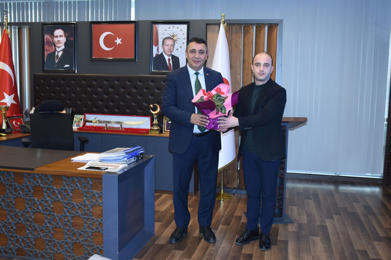 SABAH GAZETESİ YAZARI HEMŞEHRİMİZ YUSUF ÖZDEMİR’DEN BAŞKANIMIZA ZİYARET