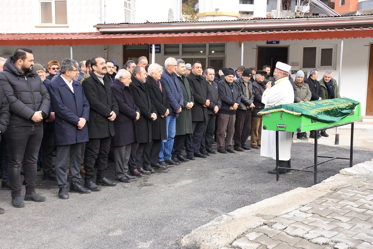 BAŞKANIMIZ, ESKİBAĞLAR MAHALLESİ SAKİNLERİNDEN, AYSEL KÖMÜRCÜOĞLU'NU EBEDİYETE UĞURLADI