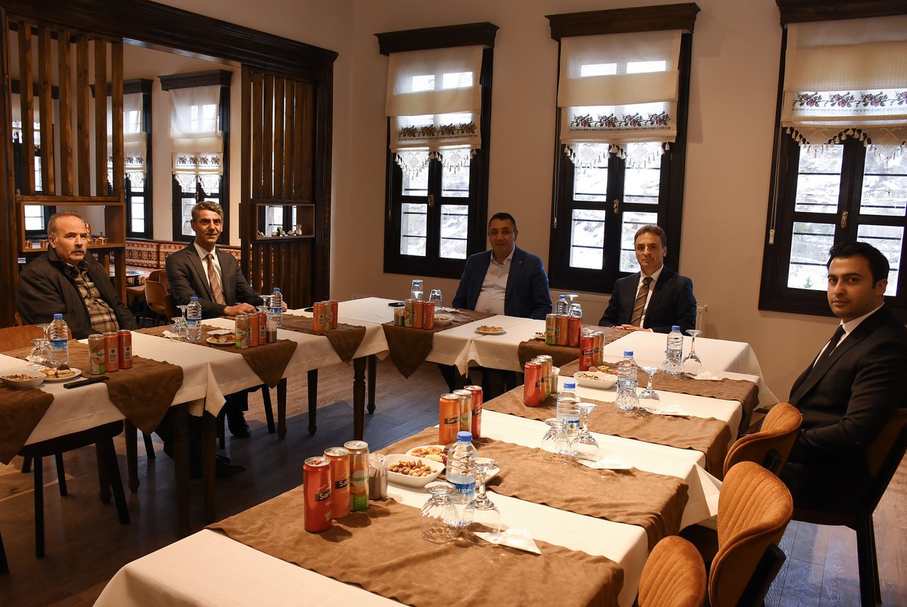 BAŞKANIMIZ, SÜLEYMANİYE MAHALLEMİZDE BULUNAN ZEKİ KADİRBEYOĞLU KONAĞIMIZDA İNCELEMELERDE BULUNDU