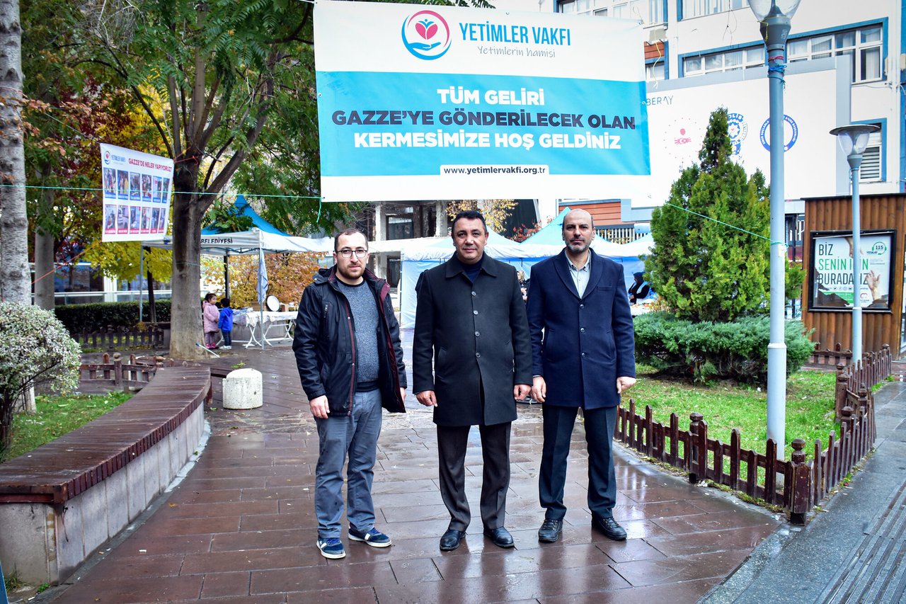 BAŞKANIMIZ, YETİMLER VAKFI GÜMÜŞHANE TEMSİLCİLİĞİNİN YARDIM KERMESİNİN STANTLARINI ZİYARET ETTİ