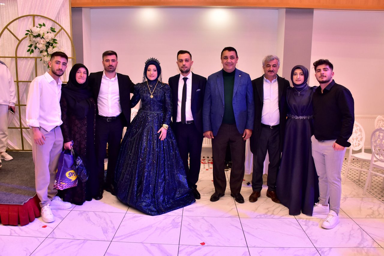 BAŞKANIMIZ, HAZAL DOLAN VE ERDOĞAN ÜNAL KARDEŞLERİMİZİN NİŞAN MERASİMLERİNE KATILDI
