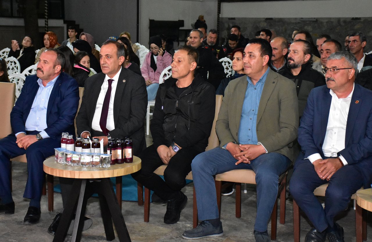 BAŞKANIMIZ,  VASFİ MAHİR KOCATÜRK ANISINA GERÇEKLEŞTİRİLEN ŞİİR DİNLETİSİ PROGRAMINA KATILDI