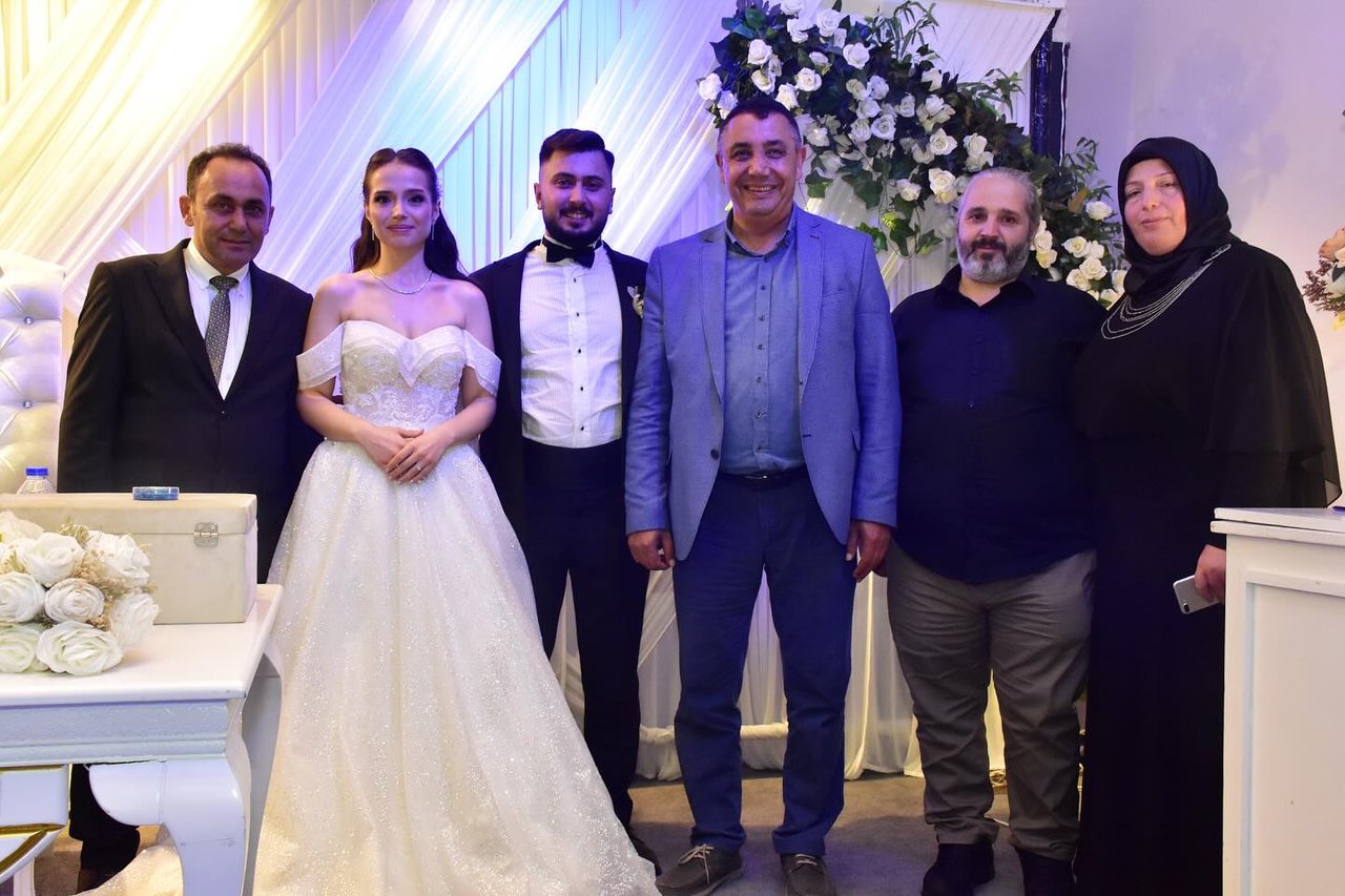 BAŞKANIMIZ, EMRE YALÇIN VE KÜBRA KARAMANLI KARDEŞLERİMİZİN DÜĞÜN TÖRENLERİNE KATILIM SAĞLADI.