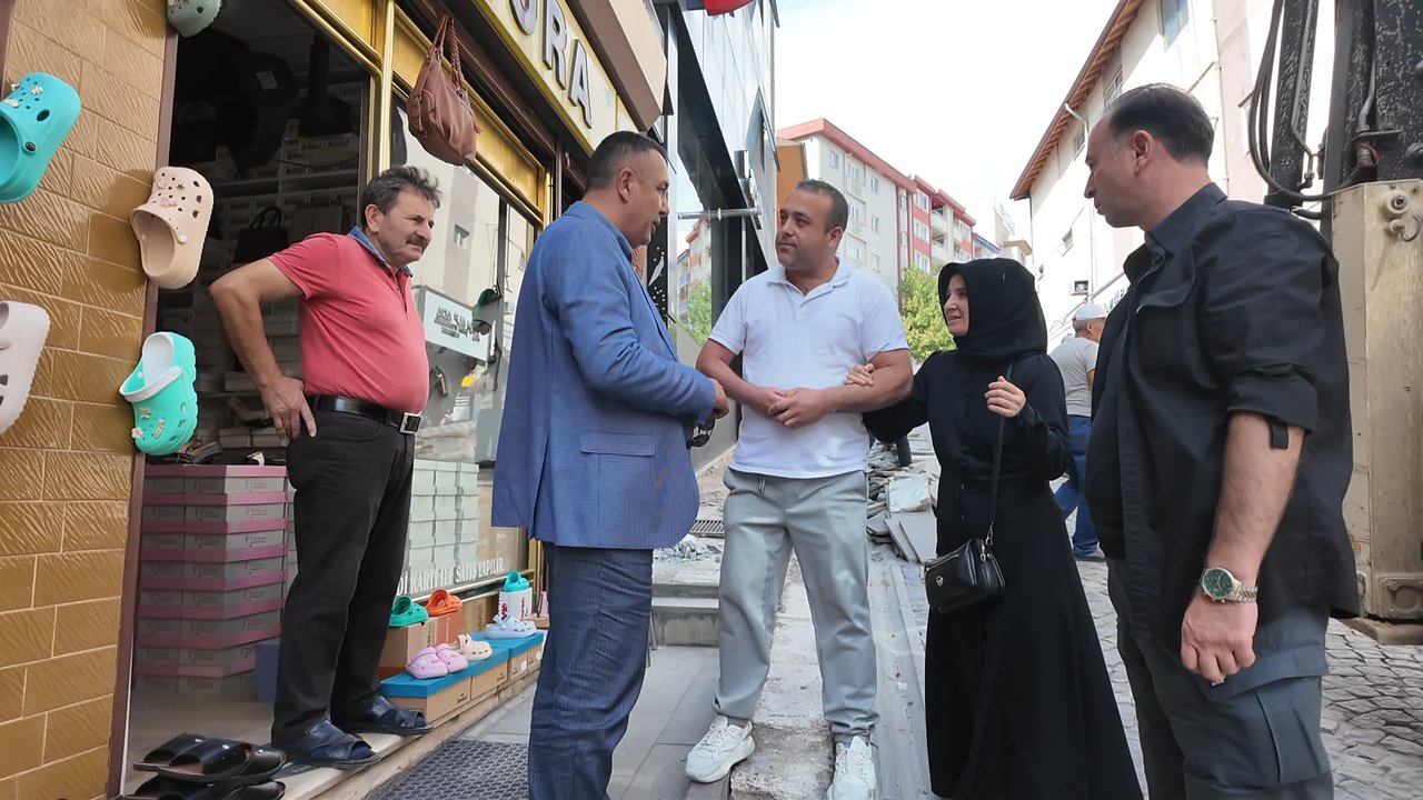 BAŞAKANIMIZ, HÜRRİYET CADDESİNDE DEVAM EDEN ÇALIŞMALARI İNCELEDİ