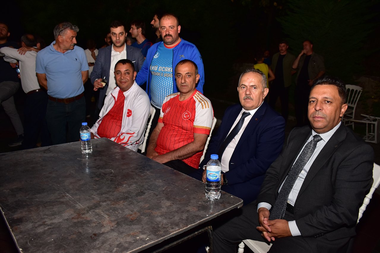 BAŞKANIMIZ, TURNUVAYA KATILAN TÜM TAKIMLARIMIZI TEBRİK ETTİ
