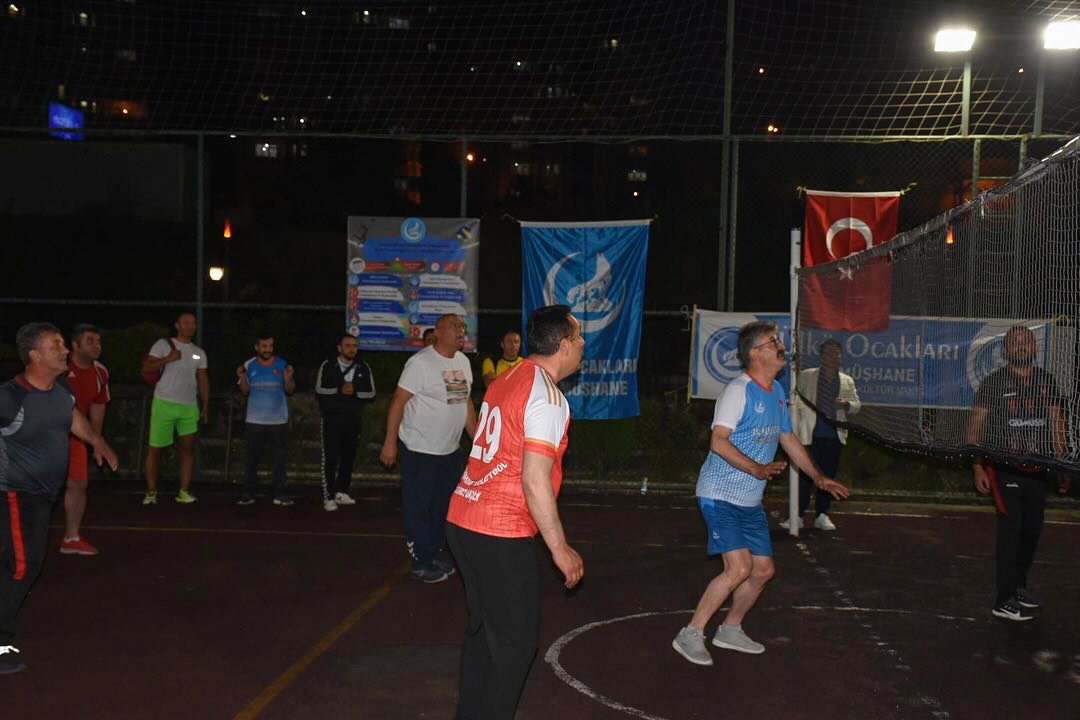 BAŞKANIMIZ, ŞEHİT YUSUF BAHRİ GENÇ VOLEYBOL TURNUVASI’NA KATILDI