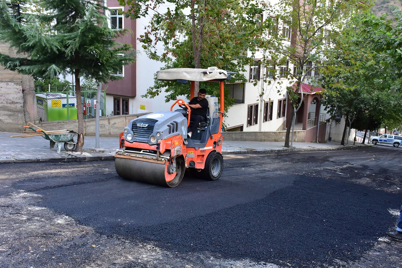 BAŞKANIMIZ, KARAER MAHALLEMİZ SEBAHATTİN  AYTAÇ CADDESİNDE YAPILAN ÇALIŞMALARI İNCELEDİ