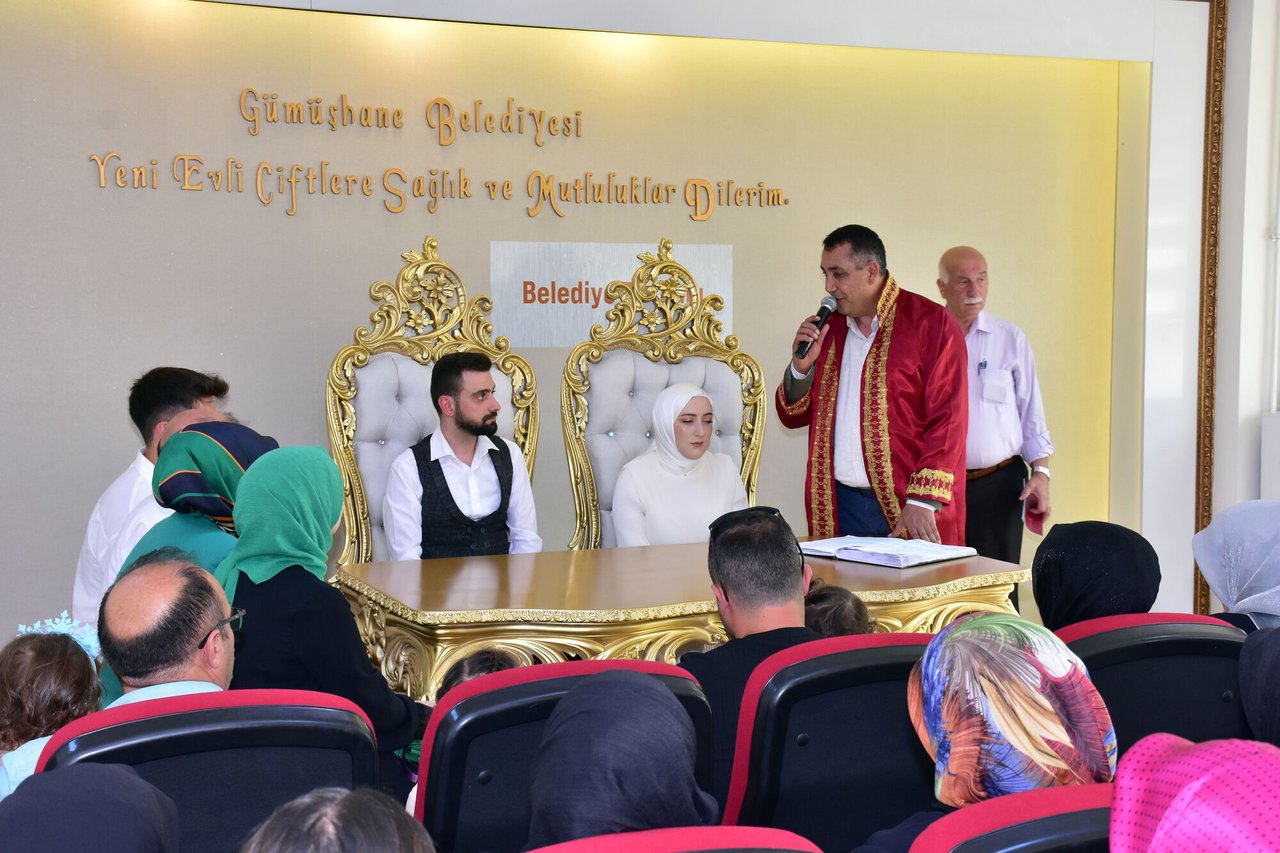 BAŞKANIMIZ, FATMANUR CEYLAN VE BERAT KOÇ ÇİFTİNİN DÜĞÜN TÖRENLERİNE KATILDI
