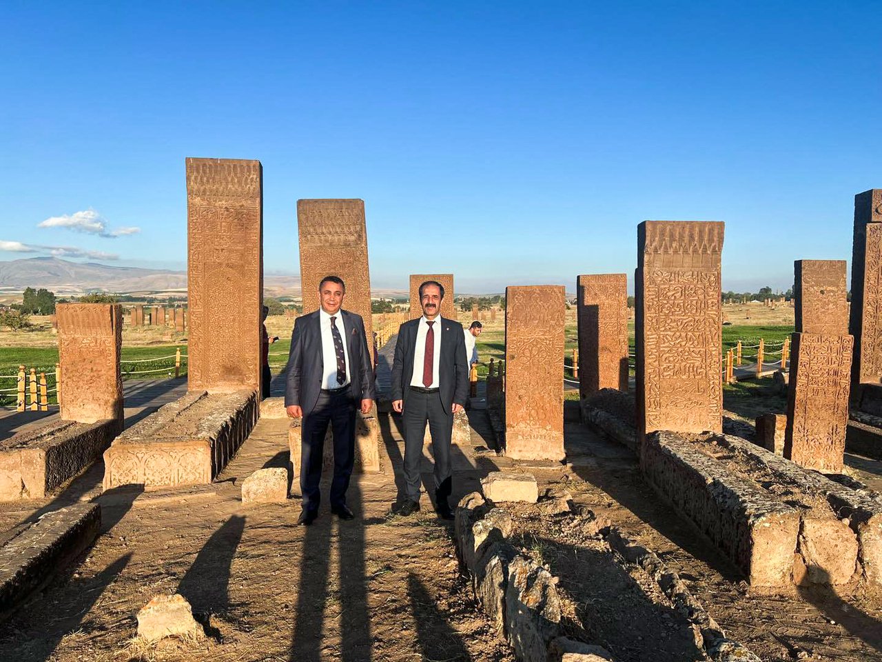 BAŞKANIMIZ, AHLAT SELÇUKLU MEZARLIĞI’NI ZİYARET ETTİ