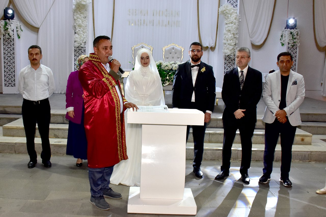 BAŞKANIMIZ, ŞEYMA KARABULUT VE ÇAĞRI ÖZDENER ÇİFTİMİZİN DÜĞÜN TÖRENLERİNE KATILDI
