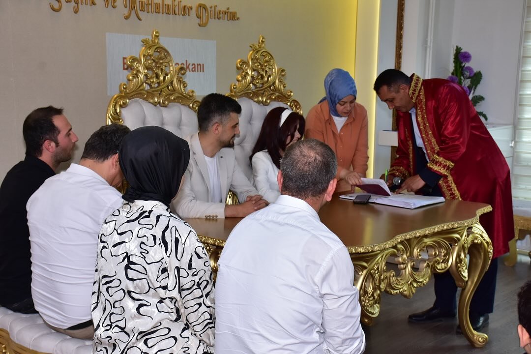BAŞKANIMIZ, NURBANU SERDAR VE HÜSEYİN DURAN ÇİFTİNİN NİKAH AKİTLERİNİ GERÇEKLEŞTİRDİ