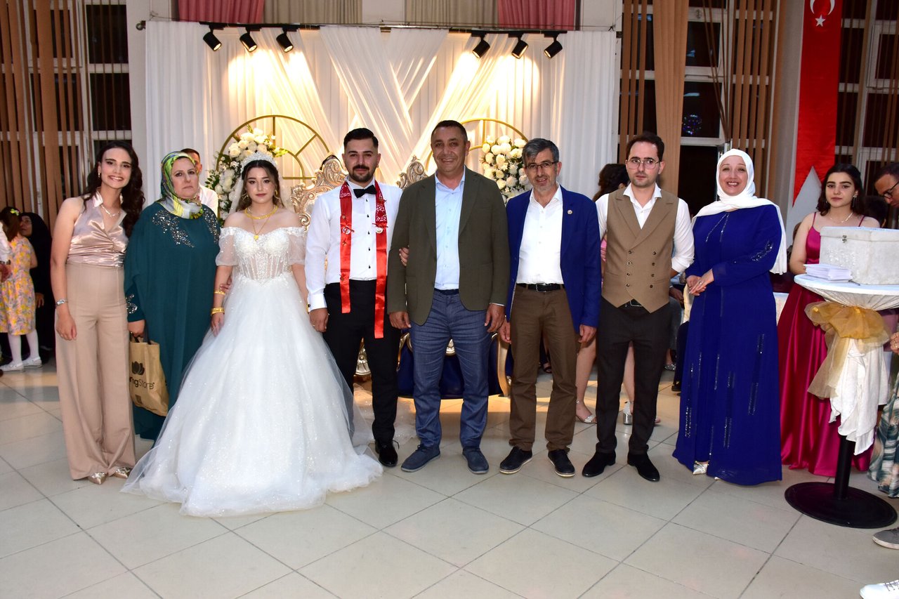 BAŞKANIMIZ, KÜBRA KARA VE ENES AYDURMUŞ ÇİFTİNİN DÜĞÜN TÖRENLERİNE KATILDI